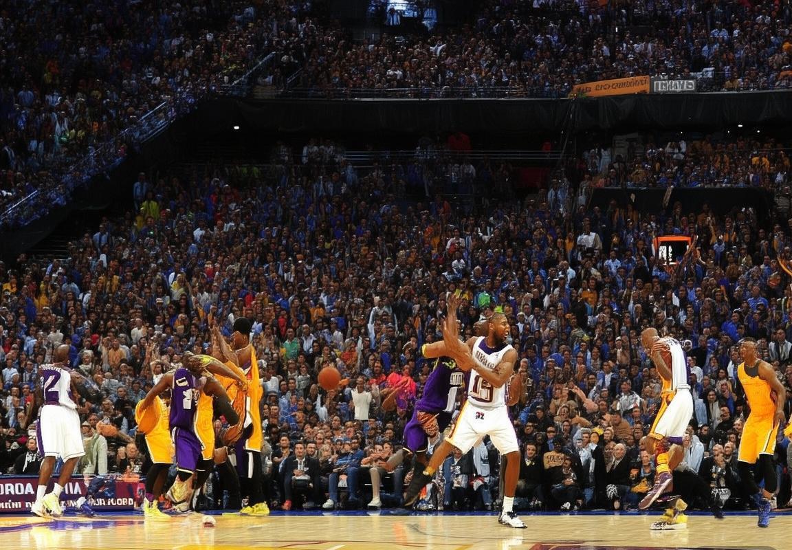 2011年NBA黄蜂对湖人巅峰对决：保罗与科比火花对决(图2)